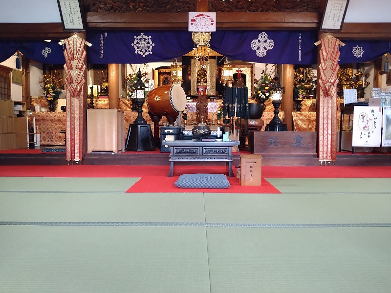 本堂内部